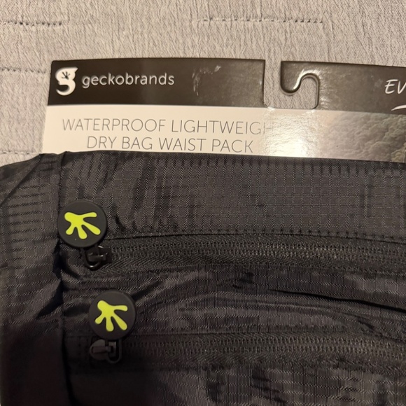 Geckobrands Waterproof Lightweight Dry Waist Pack in Black - Picture 3 of 6